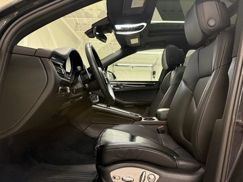 Certified 2026 Porsche Macan AWD/4WD image 5
