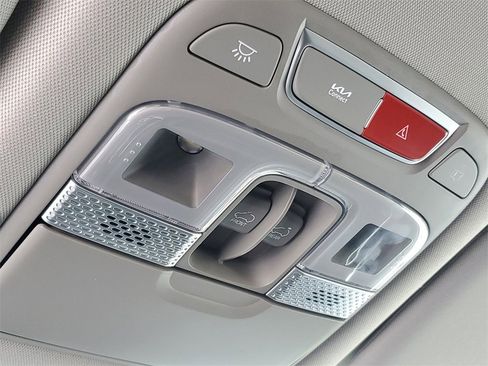 Used 2025 Kia Telluride SX w/ SX Captain's Chair Package image 21