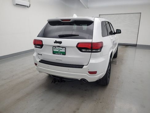 Used 2017 Jeep Grand Cherokee Altitude AWD/4WD image 7