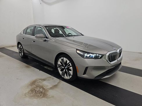 Used 2026 BMW 530i RWD image 3
