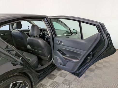 Used 2024 Nissan Altima 2.5 SR FWD image 31