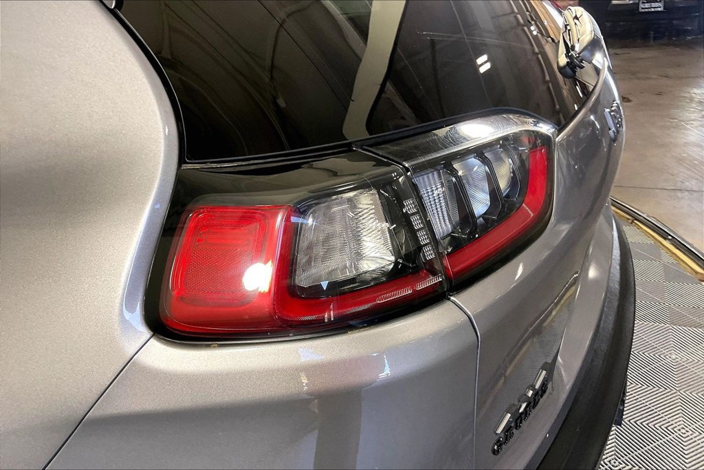 Used 2022 Jeep Cherokee Trailhawk w/ Sun, Sound & Nav Group AWD/4WD image 31