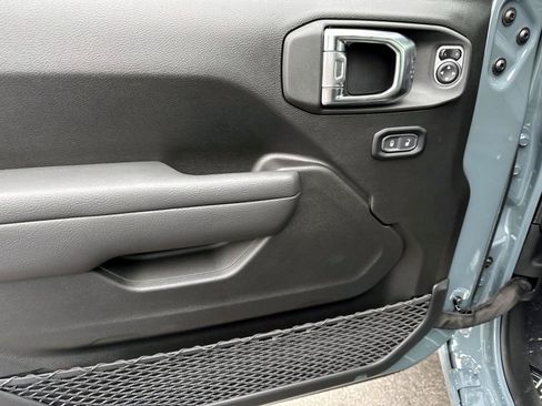 New 2025 Jeep Gladiator Sport image 10