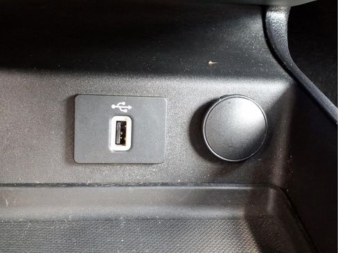 Used 2018 Ford Fusion SE w/ Fusion SE Technology Package FWD image 12