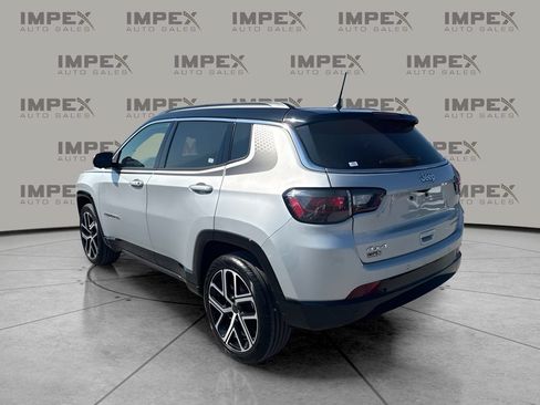 Used 2025 Jeep Compass Limited w/ Elite Group AWD/4WD image 3