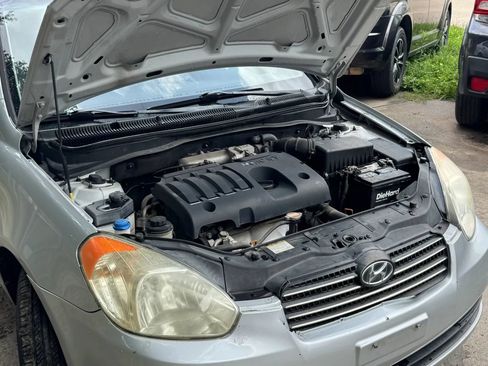 Used 2010 Hyundai Accent GLS FWD image 11