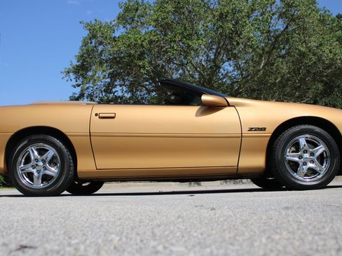 Used 1998 Chevrolet Camaro Z28 RWD image 17