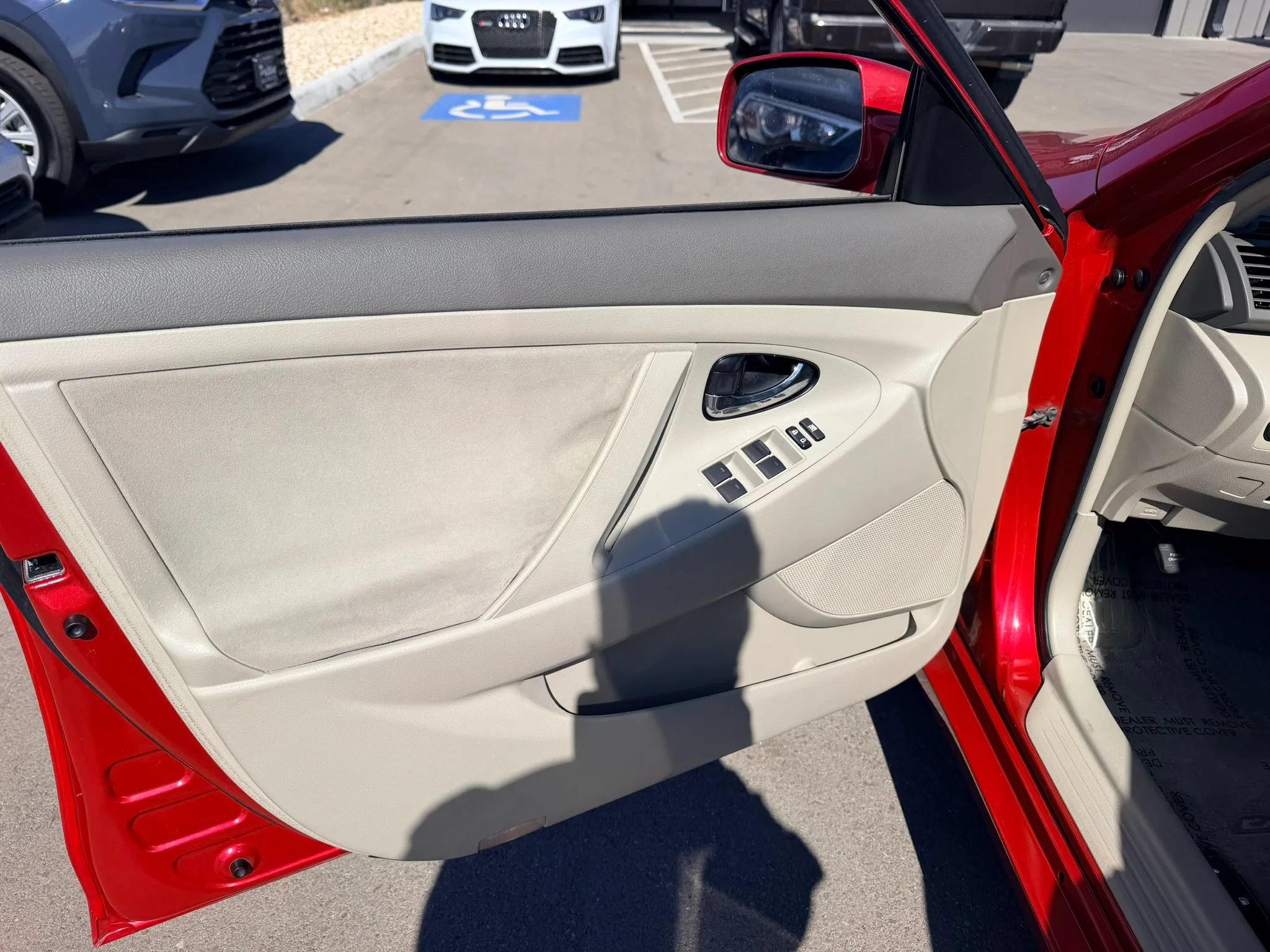 Used 2010 Toyota Camry LE FWD image 11