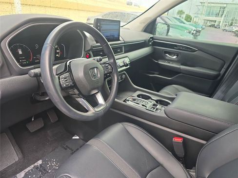 Used 2025 Honda Pilot Touring image 16