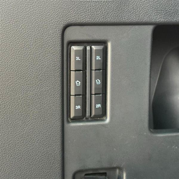 Used 2023 Ford Expedition Limited AWD/4WD image 32