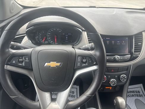 Used 2020 Chevrolet Trax LT w/ LT Convenience Package AWD/4WD image 18