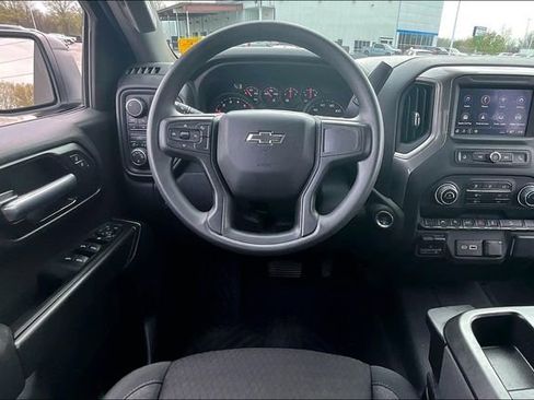 Used 2025 Chevrolet Silverado 1500 Custom Trail Boss w/ LPO, Dark Essentials Package AWD/4WD image 9