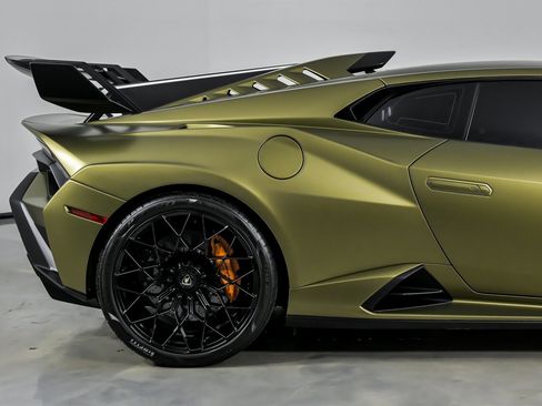 Used 2023 Lamborghini Huracan STO image 13