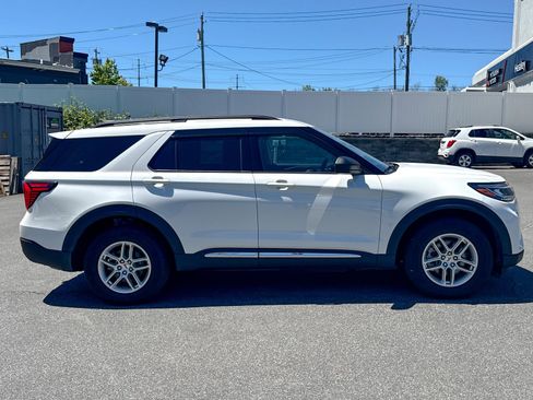 Used 2025 Ford Explorer Active AWD/4WD image 8