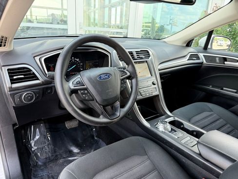 Used 2019 Ford Fusion SE FWD image 12