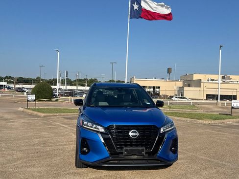 Certified 2024 Nissan Kicks SR w/ SR Premium Package FWD image 4