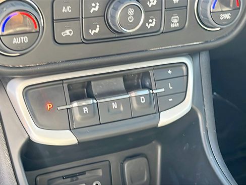 Certified 2022 GMC Terrain SLT w/ Infotainment Package II image 21