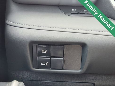 Used 2024 Toyota Highlander XLE image 23