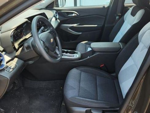 Used 2024 Chevrolet Trax LS w/ LS Convenience Package FWD image 9