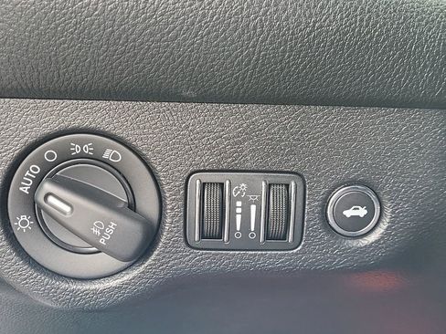 Used 2015 Dodge Challenger SRT w/ Technology Group image 25