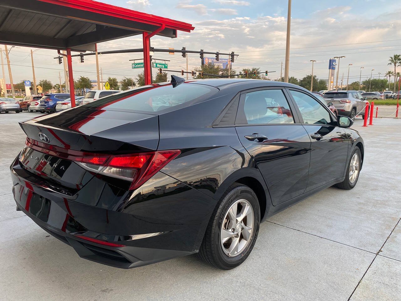 Used 2021 Hyundai Elantra SE FWD image 8