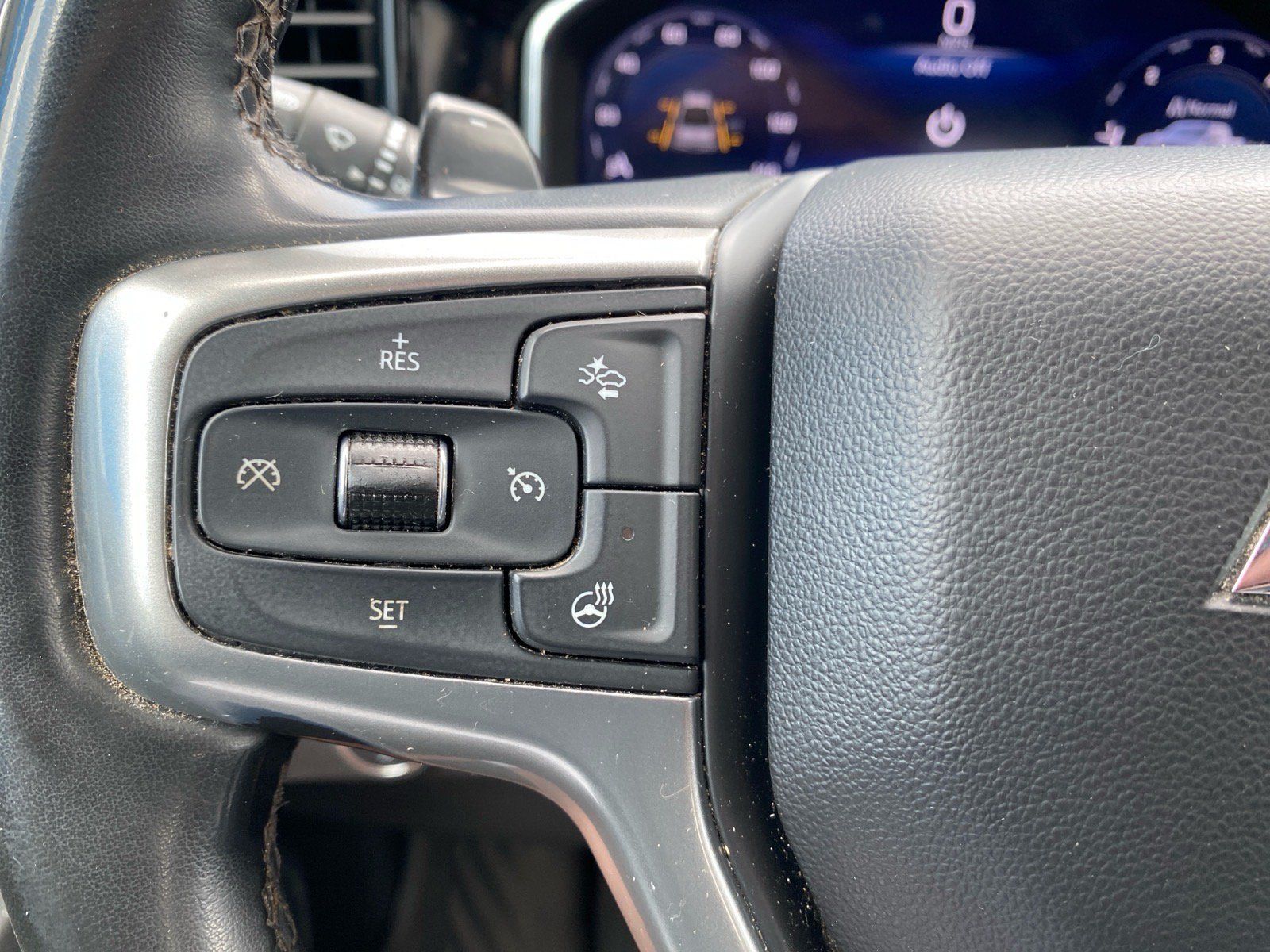 Used 2024 Chevrolet Silverado 1500 LT AWD/4WD image 14