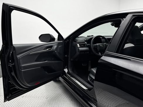 Used 2026 Toyota Camry Hybrid w/ Convenience Package FWD image 17