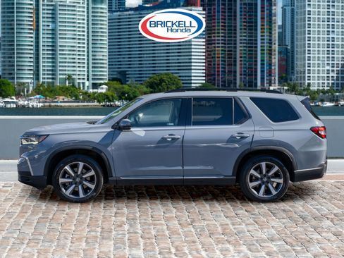 Certified 2023 Honda Pilot Touring image 9