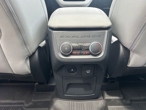 Used 2025 Ford Explorer Platinum w/ LUX Leather Package AWD/4WD image 30
