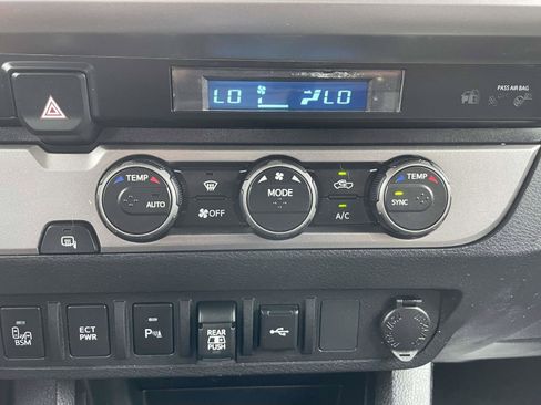 Used 2022 Toyota Tacoma SR5 RWD image 31