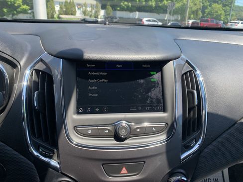 Used 2019 Chevrolet Cruze LT w/ Convenience Package FWD image 16