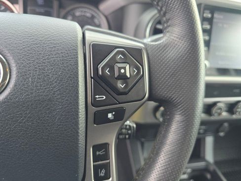 Used 2020 Toyota Tacoma SR5 AWD/4WD image 30