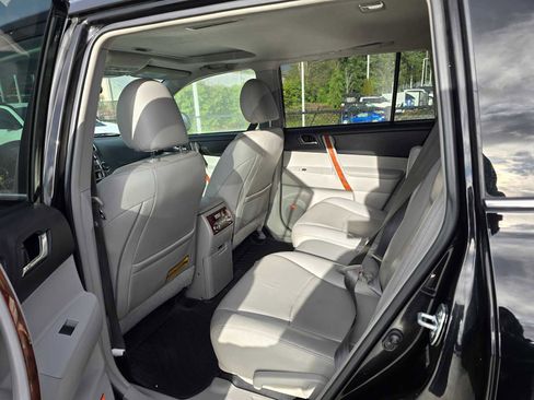 Used 2013 Toyota Highlander Limited image 19