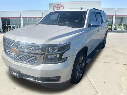 Used 2018 Chevrolet Suburban LT w/ LT Signature Package AWD/4WD image 39