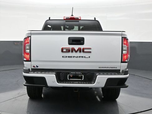 Used 2022 GMC Canyon Denali image 4