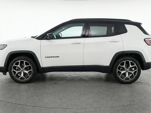 Used 2025 Jeep Compass Limited image 5