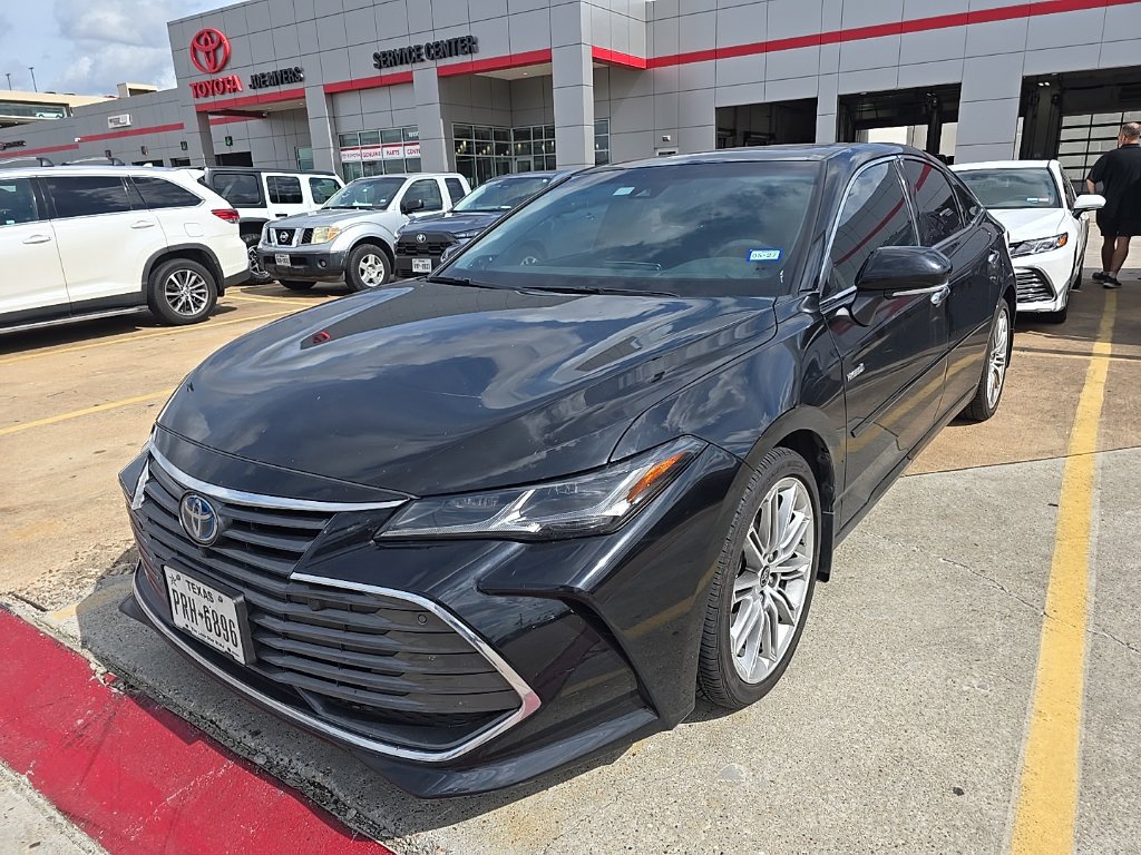 Used 2021 Toyota Avalon Limited w/ Advanced Safety Package FWD image 2