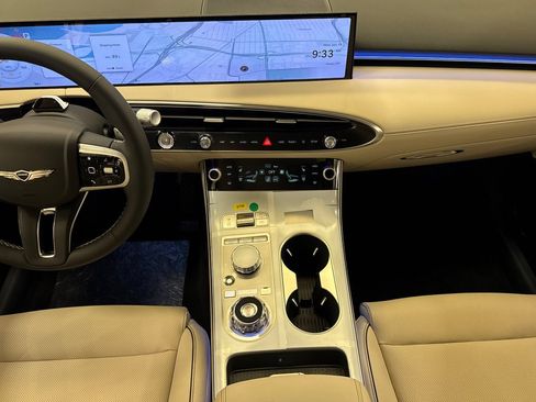 New 2026 Genesis GV70 2.5T Advanced AWD/4WD image 13