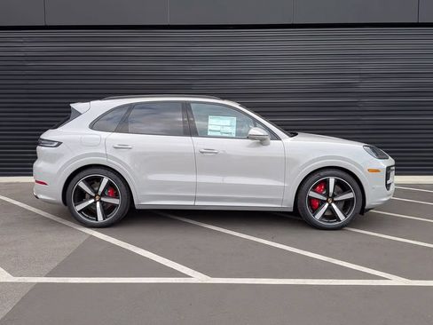 Certified 2025 Porsche Cayenne S AWD/4WD image 8