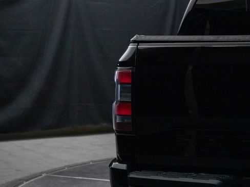 Used 2023 Nissan Frontier PRO-4X image 12