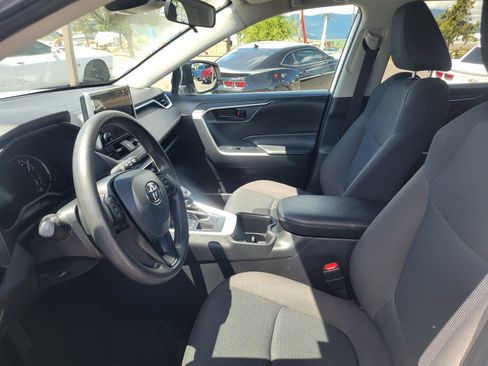Used 2023 Toyota RAV4 LE AWD/4WD image 7