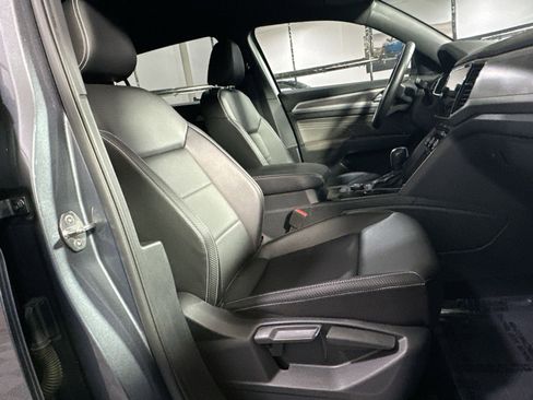 Used 2022 Volkswagen Atlas Cross Sport SE image 34