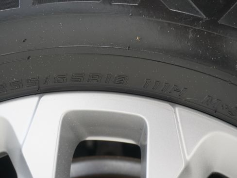 Used 2020 Chevrolet Traverse LT FWD image 30