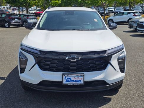New 2026 Chevrolet Trax LT w/ Driver Confidence Package FWD image 2