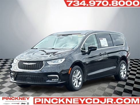 Used 2023 Chrysler Pacifica Touring-L image 1
