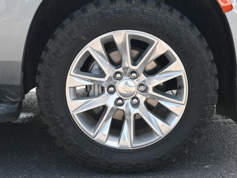 Used 2023 Chevrolet Tahoe Premier AWD/4WD image 12