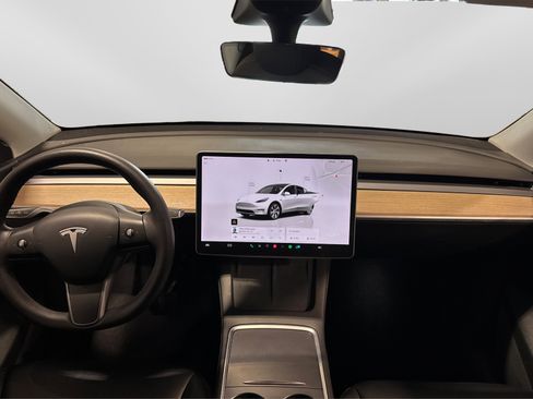 Used 2022 Tesla Model Y Long Range image 20