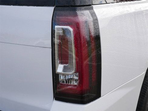 Used 2017 GMC Yukon Denali image 11