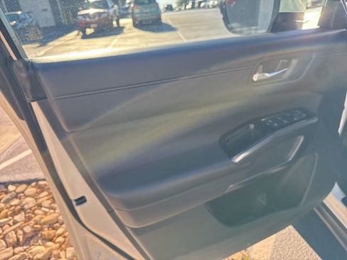 Used 2024 Nissan Pathfinder SL image 12