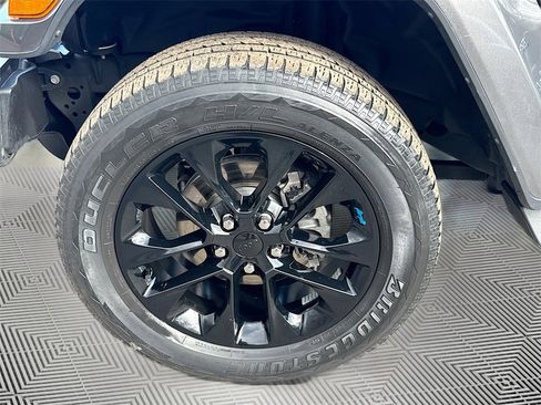 Used 2022 Jeep Wrangler Unlimited Sahara w/ Dual Top Group image 32